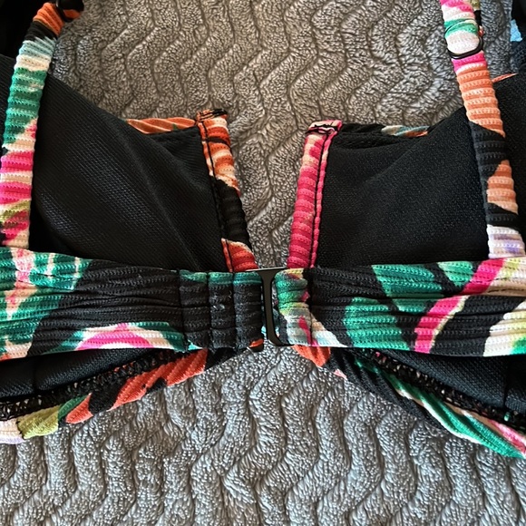 Time and Tru Wide Strap V-Wire Bikini Top Size S(4-6) - Picture 6 of 11